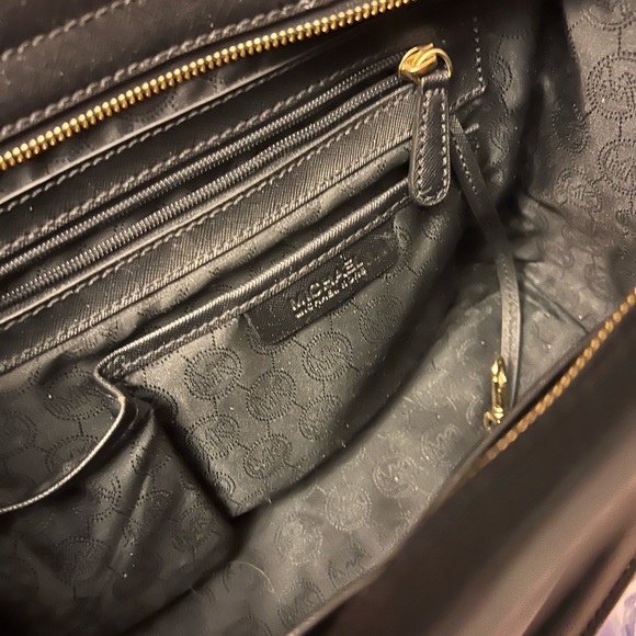 MICHAEL KORS
Saffiano Leather Handle Bag - Picture 5 of 8